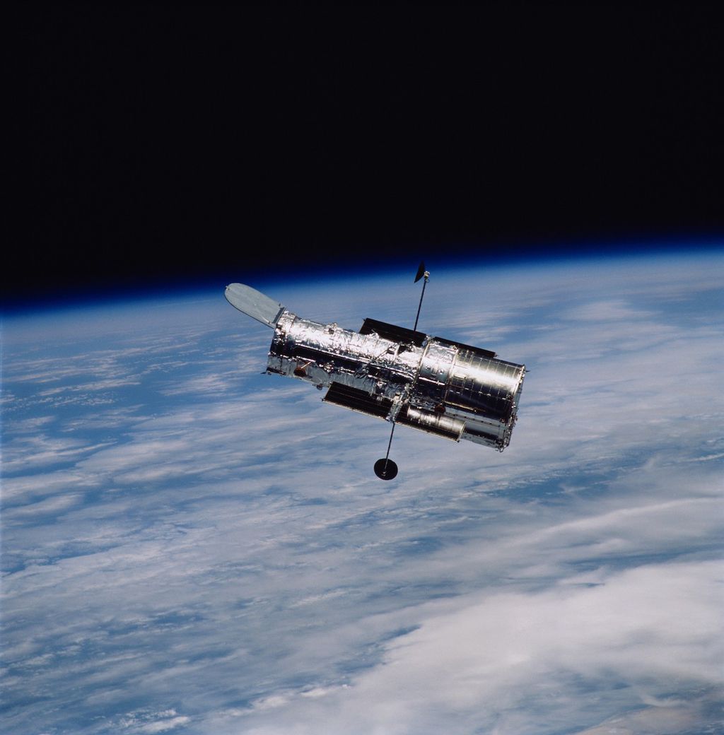 Foto feita após uma missão de manutenção do telescópio com o ônibus espacial Columbia (Imagem: Reprodução/NASA)