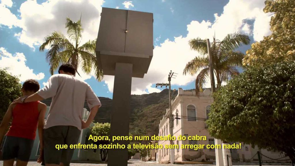 A comédia nacional Cine Holliúdy mostra um pouco dessa rivalidade entre TV e cinema, incluindo os reflexos sociais dessa disputa no interior do nordeste brasileiro (Imagem: Reprodução/Downtown Filmes)