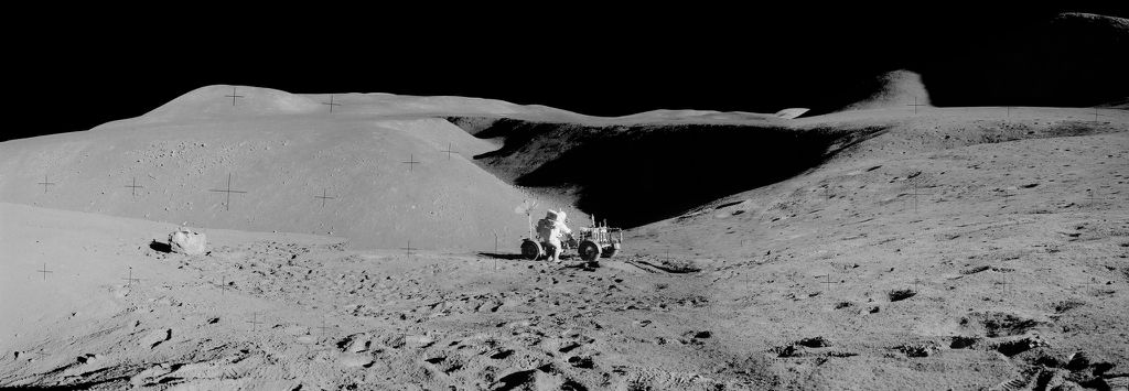 Imagem capturada pela missão Apollo 11 mostra a superfície lunar coberta pelo regolito (Foto: NASA)