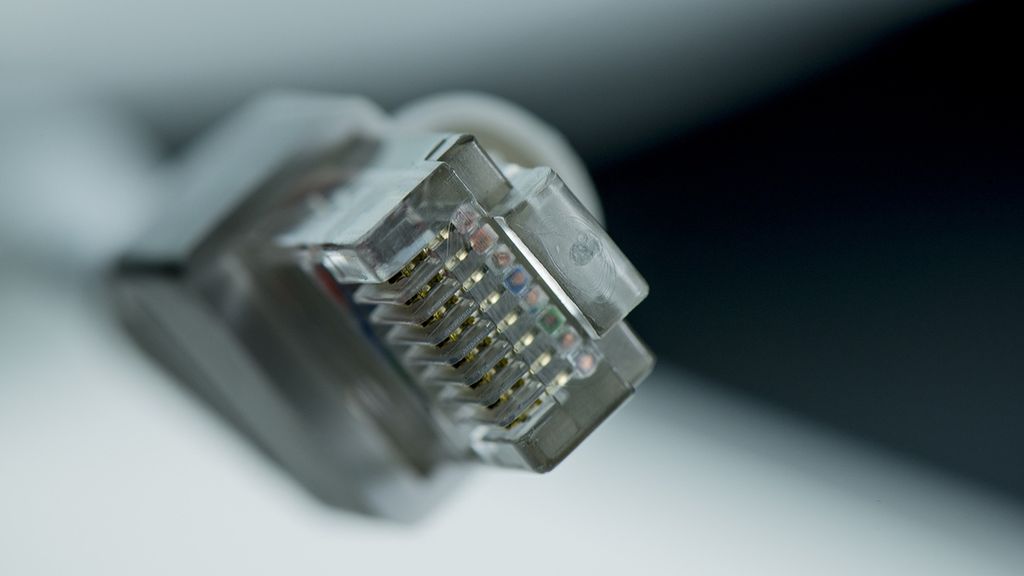 Disputa por mercado da ultra banda larga se acirra entre Claro e Oi (Imagem: Reprodução/Pixabay)