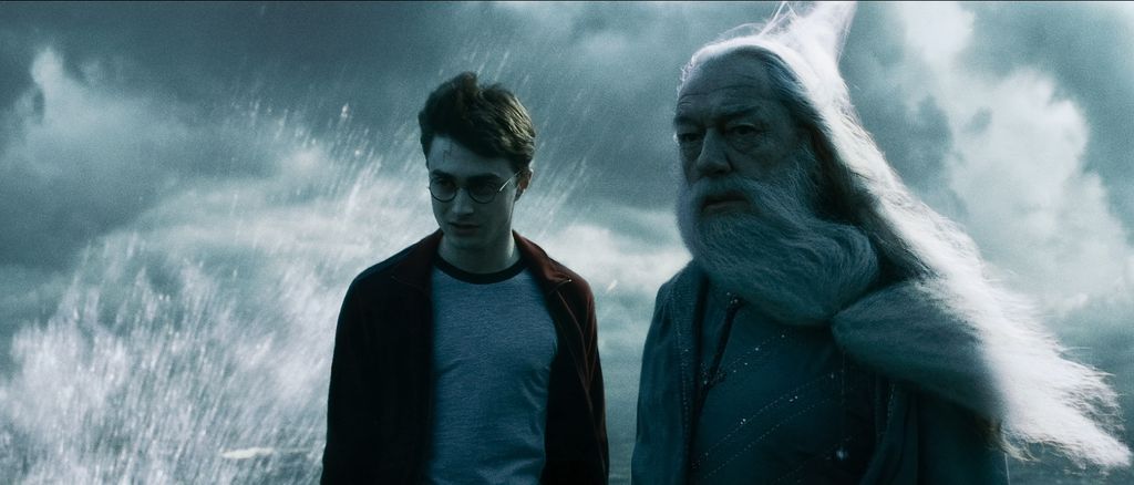 Michael Gambon eternizou a versão definitiva de Dumbledore nos cinemas (Imagem: Divulgação/Warner Bros)