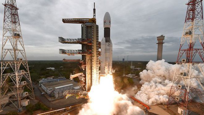 O veículo de lançamento indiano Launch Vehicle Mark 3, ou LVM3, será o responsável por levar o programa Gaganyaan ao espaço (Imagem: Reprodução/ISRO)