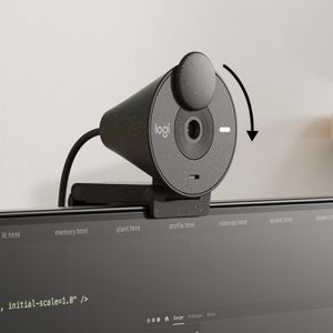 PARCELADO | Webcam Full HD Logitech Brio 300, Microfone com Redução de Ruído, Proteção de Privacidade, Correção Automática de Luz, USB-C