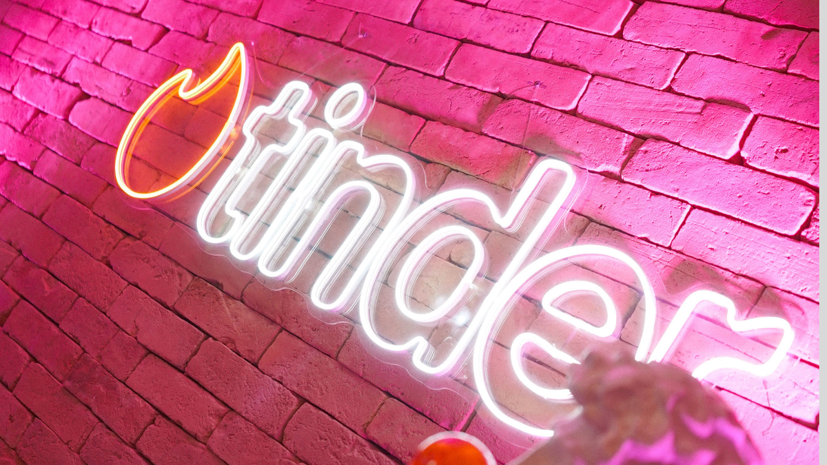 Tinder firma parceria com ONG para reforçar recursos de segurança do app