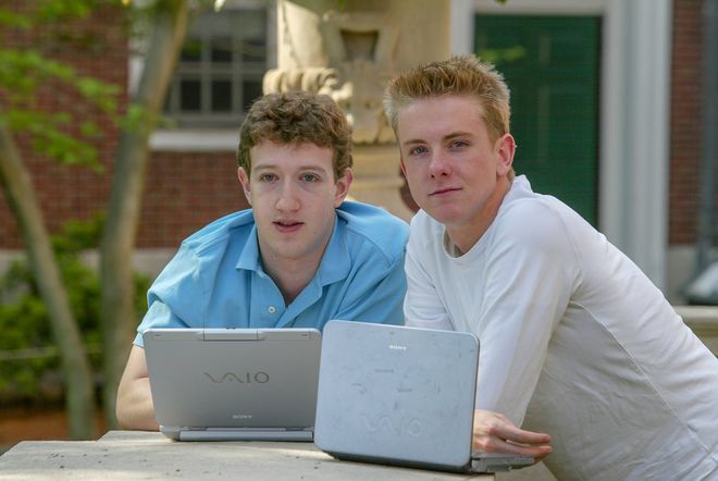 Mark Zuckerberg e Chris Hughes na Universidade de Harvard em 2004. (Foto: Rick Friedman / The New York Times)