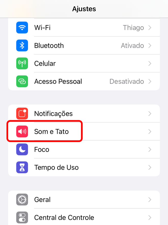 Abra a seção "Sons e Tato" nos ajustes do iPhone - Captura de tela: Thiago Furquim (Canaltech)