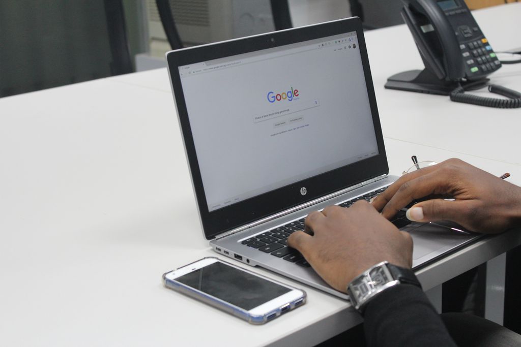 Google destaca o trabalho remoto como um motivo para as empresas aumentarem a segurança com o Chrome Enterprise Premium (Imagem: Benjamin Dada/Unsplash)