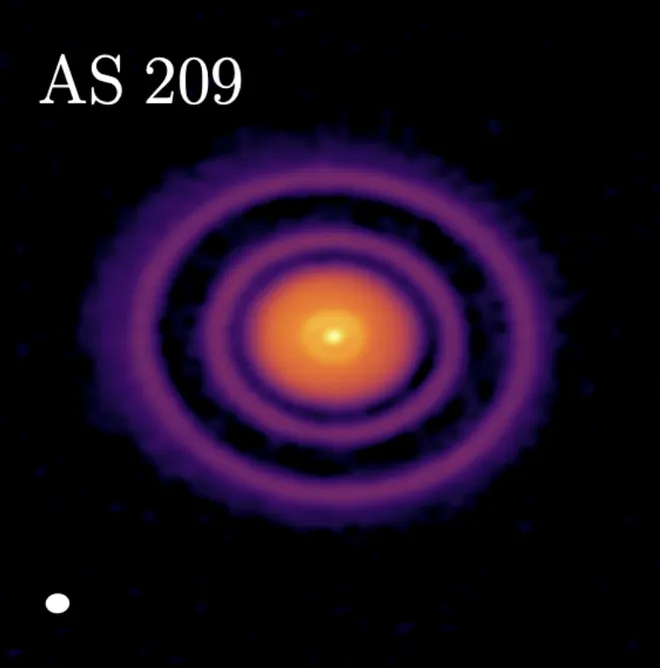 AS 209 hospeda exoplaneta candidato a um dos mais jovens já detectados (Imagem: Reprodução/ALMA/ESO/NAOJ/NRAO/A. Sierra/U. Chile)