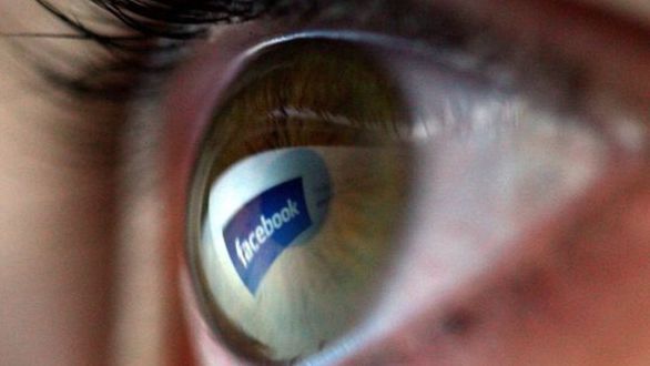 Facebook pode estar rastreando seus usuários pelo pó que fica na câmera