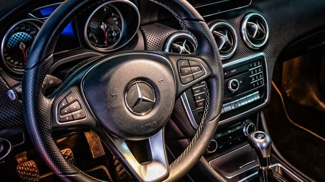 Black Friday | AliExpress faz sorteios de Mercedes A-200 e Redmi Note 8