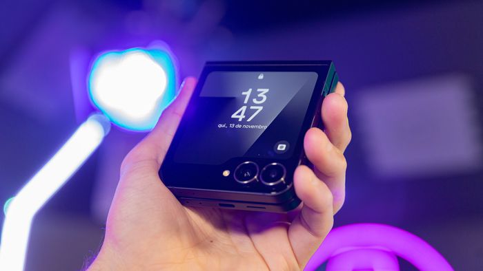 Dobrável da Samsung sai por menos de R$ 3 mil; veja o desconto no Flip 7 FE