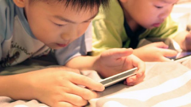 Estudo aponta: 75% das crianças usam dispositivos móveis, mas TV ainda reina