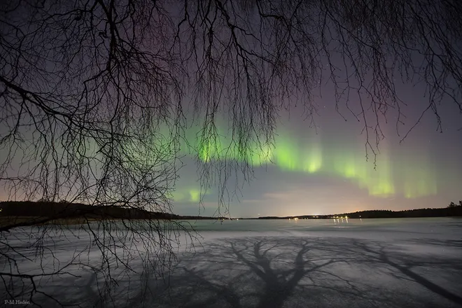 Aurora brilhando no céu de Estocolmo, na Suécia (Imagem: Reprodução/P-M Hedén (Clear Skies, TWAN)