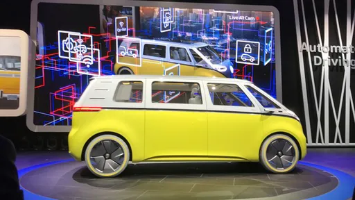 Volkswagen resgata clássica Kombi em conceito de van elétrica autônoma