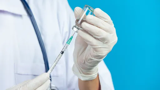 Pessoas totalmente vacinadas têm três vezes menos chances de contrair COVID-19