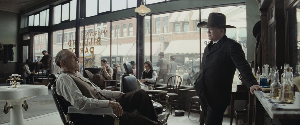 Jesse Plemons como o agente Tom White (Imagem: Reprodução/Apple, Paramount Pictures)