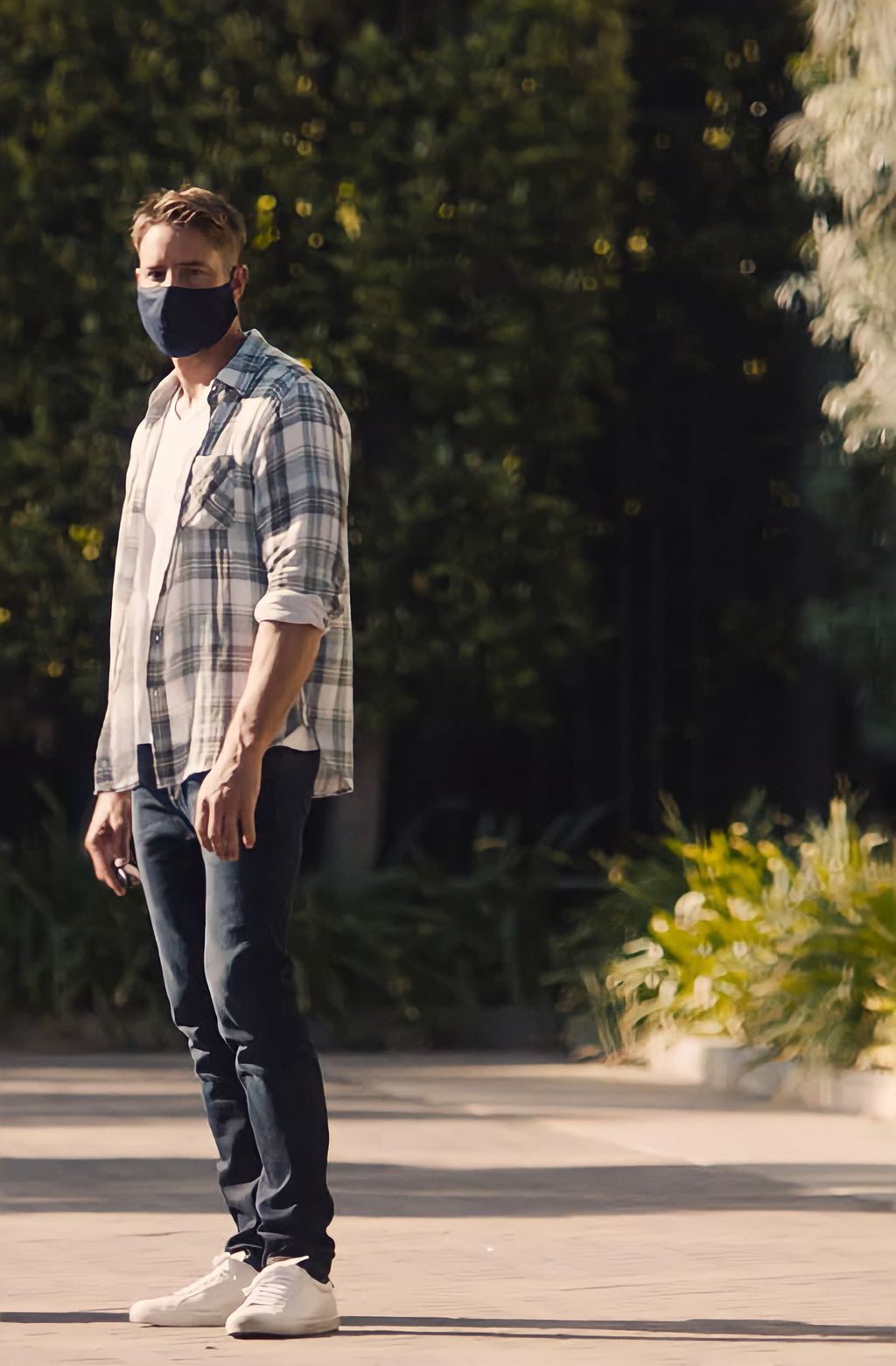 Kevin Pearson (Justin Hartley) usando máscara no primeiro episódio da 5ª temporada em 