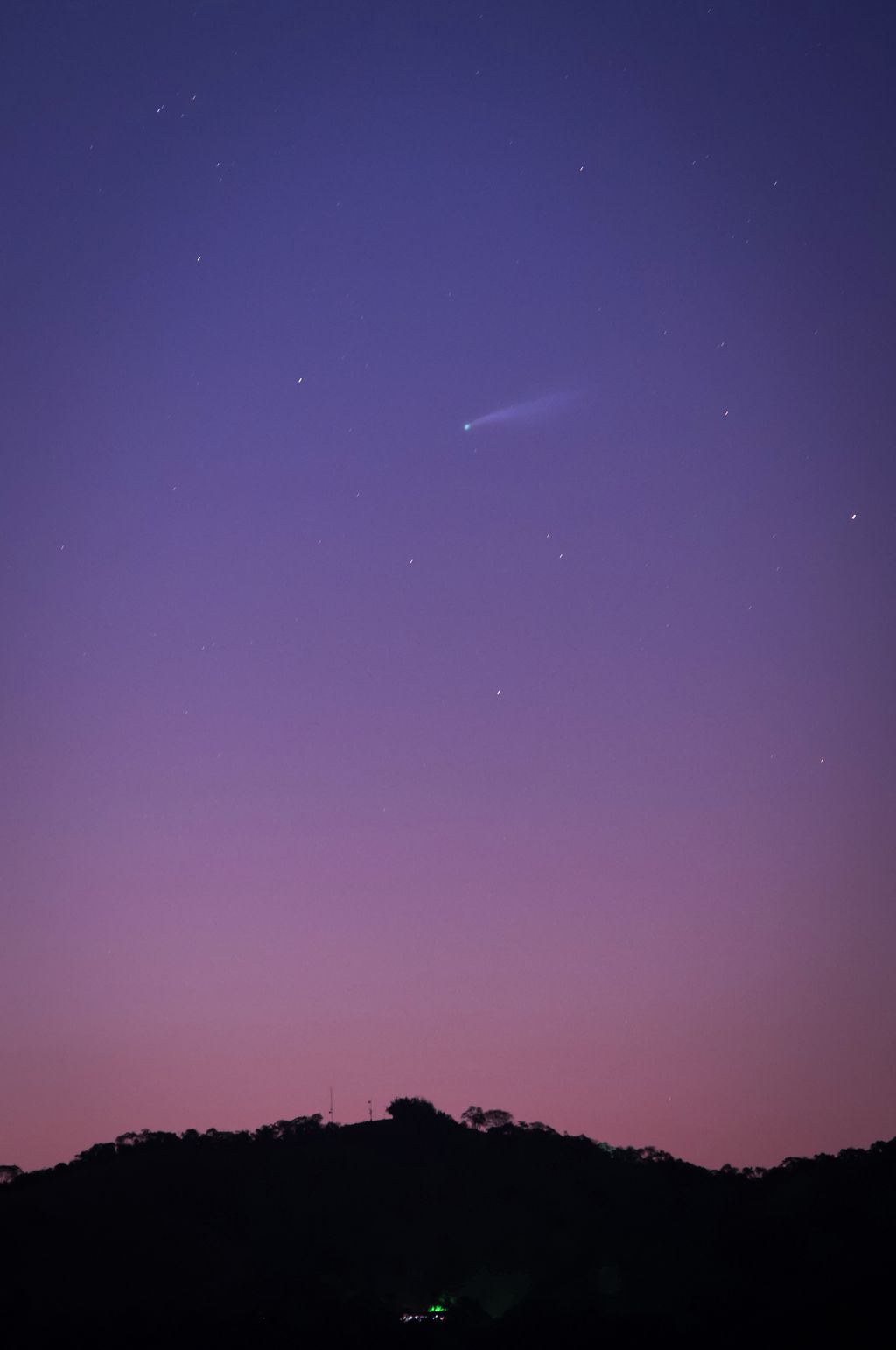 Cometa acima do céu de Jambeiro, em São Paulo (Foto/Reprodução: Jean Cursino)