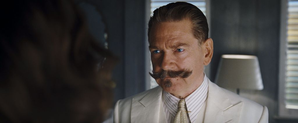 Hercule Poirot está de volta com seu clássico bigode (Imagem: Divulgação/20th Century Studios)