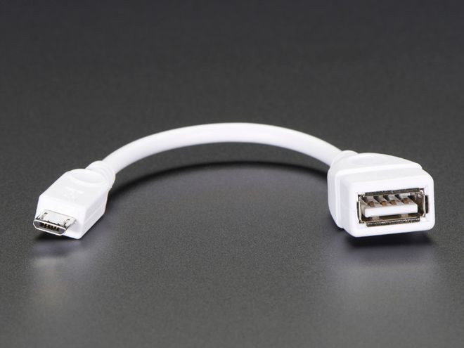 Um cabo USB OTG geralmente possui uma entrada tipo micro-USB, USB-C e uma USB-A (Imagem: Reprodução/Adafruit Industries)
