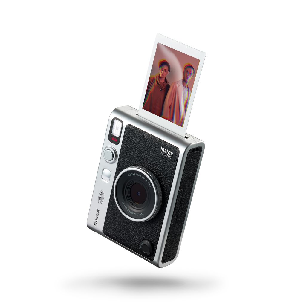 Com visual retrô, a Fujifilm Instax Mini Evo mescla câmera digital com impressora e ganha novas funções ao se conectar ao celular (Imagem: Fujifilm)