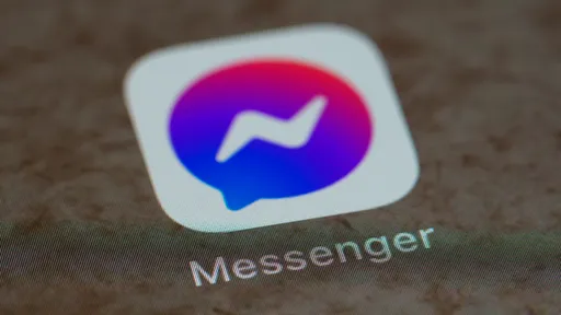 Facebook Messenger ganha barra de pesquisa de emojis e tema do Space Jam