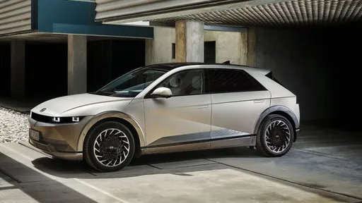 Hyundai diz que seu carro elétrico Ioniq 5 carrega mais rápido que um Tesla