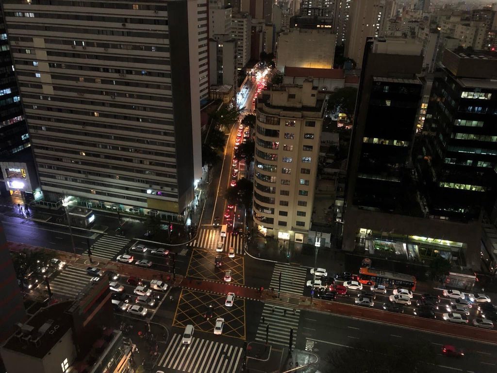 Foto incrivelmente tirada por volta das 16h em São Paulo na segunda-feira (Foto: Victor Hugo Borges)