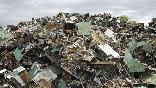 Uma análise da obsolescência programada e o acúmulo de lixo eletrônico no mundo