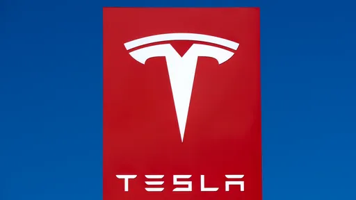 Tesla inicia construção de sua primeira fábrica na China