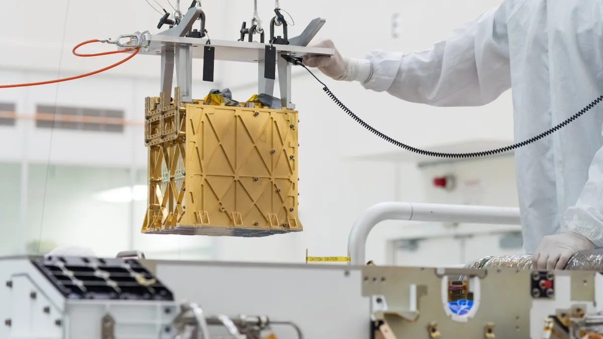 O experimento MOXIE é pequeno, mas consegue produzir oxigênio (Imagem: Reprodução/NASA/JPL-Caltech)