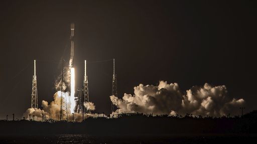 SpaceX lança mais satélites Starlink, que já tem quase mil em órbita