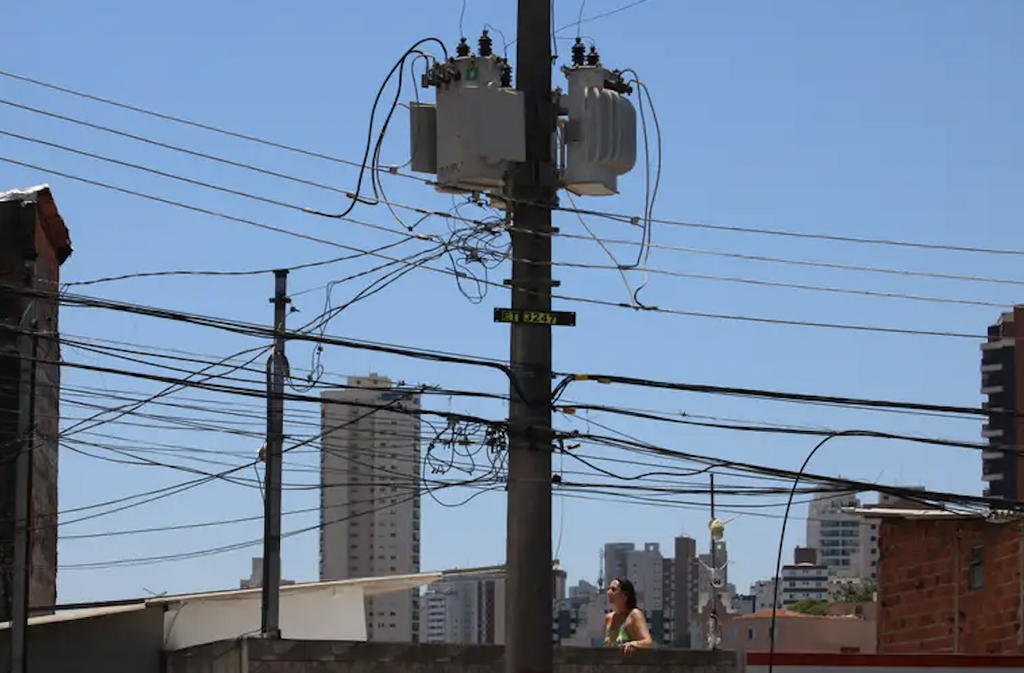 O ascarel, também chamado de PCB, é um isolante elétrico presente na indústria que deve ser eliminado até 2028 (Imagem: Rovena Rosa/Agência Gov)