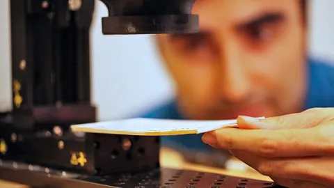 MIT desenvolve câmera capaz de ler um livro sem precisar abri-lo 