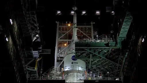 O retorno à Lua! Nave Orion é montada no foguete SLS para missão Artemis I