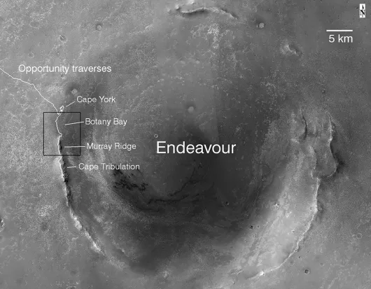 Em Murray Ridge, o rover Opportunity identificou rochas com óxidos de manganês (Imagem: Reprodução/NASA/JPL/HiRISE)