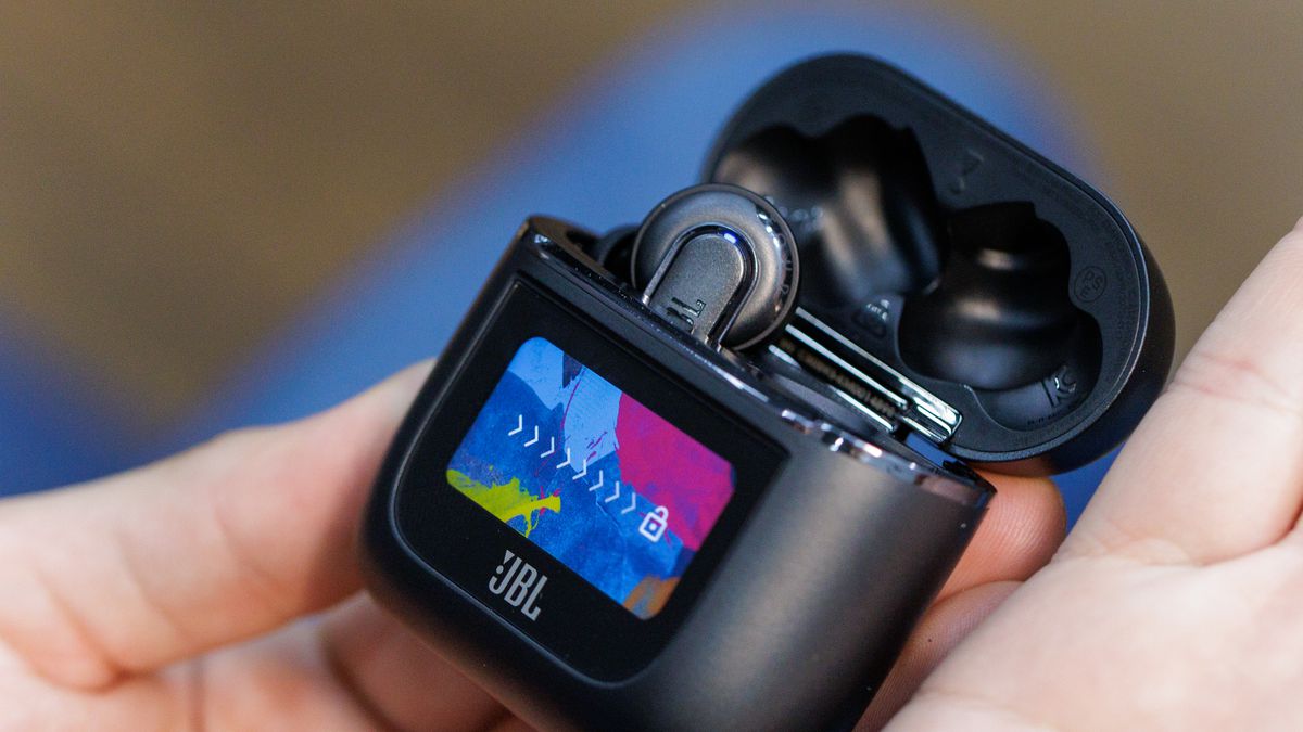 Review JBL Tour Pro 2 | Testamos o fone com tela no estojo - Canaltech