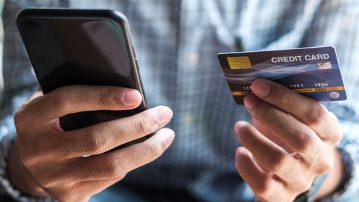 Quais são as plataformas preferidas de quem realiza compras em redes sociais?