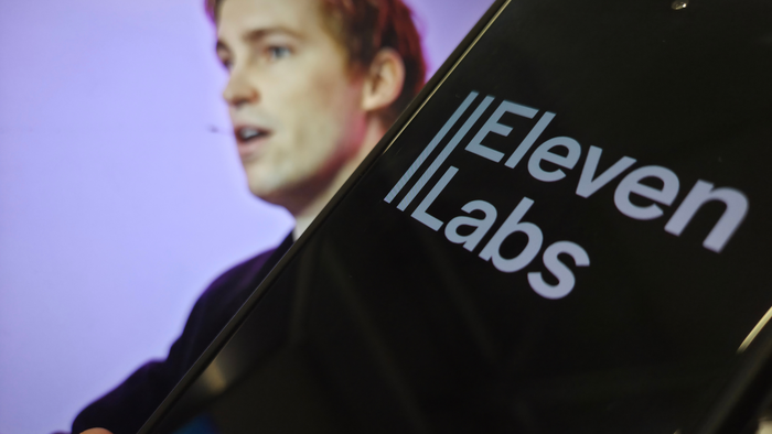 Sem sair do bolso: IA permitirá o uso do celular pela voz, diz CEO da ElevenLabs