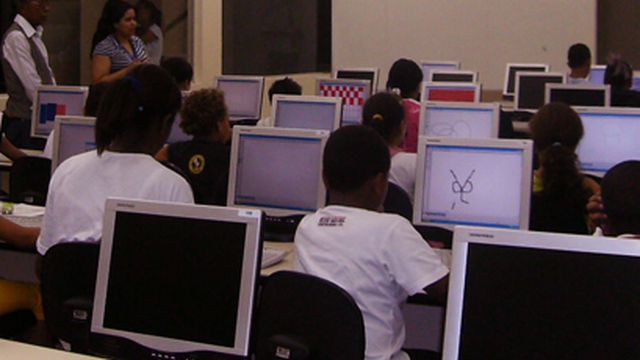 Pesquisa revela: quase 50% dos professores já utilizam computadores nas aulas