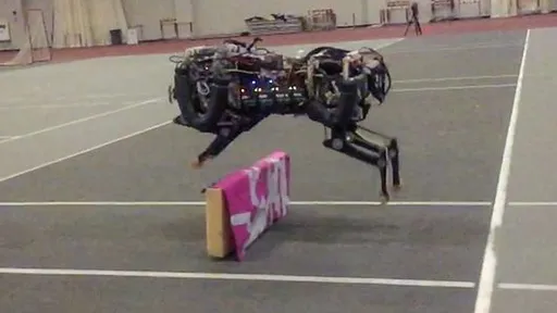 Cheetah, o robô-guepardo do MIT, agora consegue correr e pular obstáculos