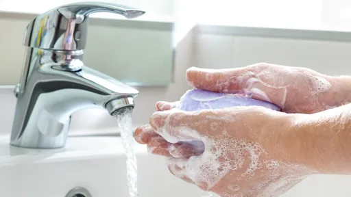 Álcool gel e lavar as mãos são mesmo eficazes no combate ao novo coronavírus?