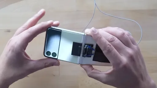Galaxy Z Flip 3 é dobrado mais de 400 mil vezes em teste extremo