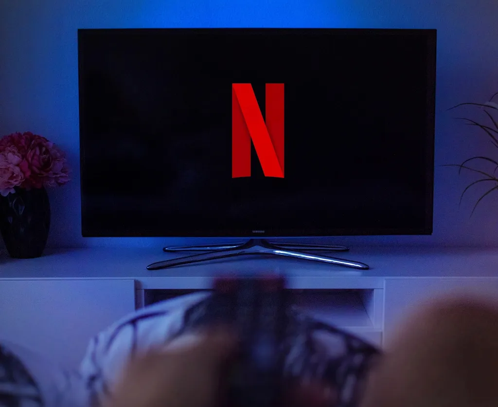Netflix é a líder do setor de streaming de filmes e séries no Brasil (Imagem: David Balev/Unsplash)