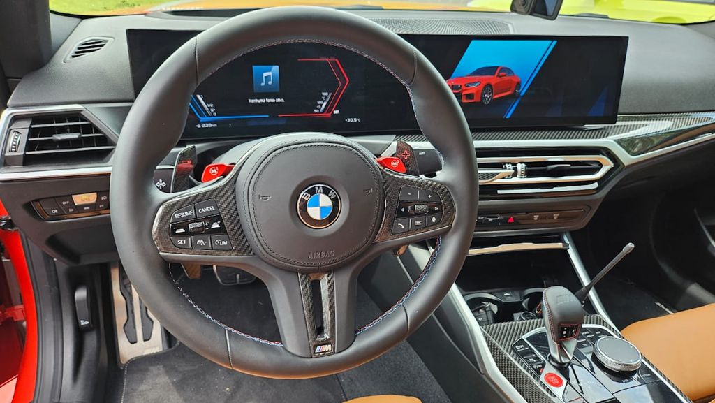 Der BMW M2 verfügt über hervorragende technische Eigenschaften, aber wir haben uns nicht getraut, etwas anderes als die Strecke zu betrachten (Bild: Paulo Amaral/Canaltech)