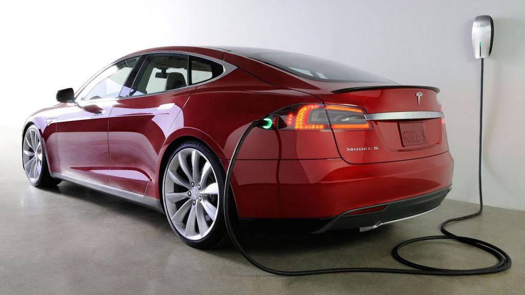 O aumento na produção de carros elétricos também aquece o setor de bateriais compatíveis e mais eficazes (Imagem: Divulgação/Tesla)