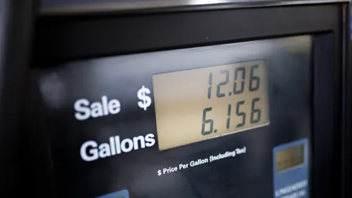 Para conter alta na gasolina, estados tomam medidas drásticas nos EUA