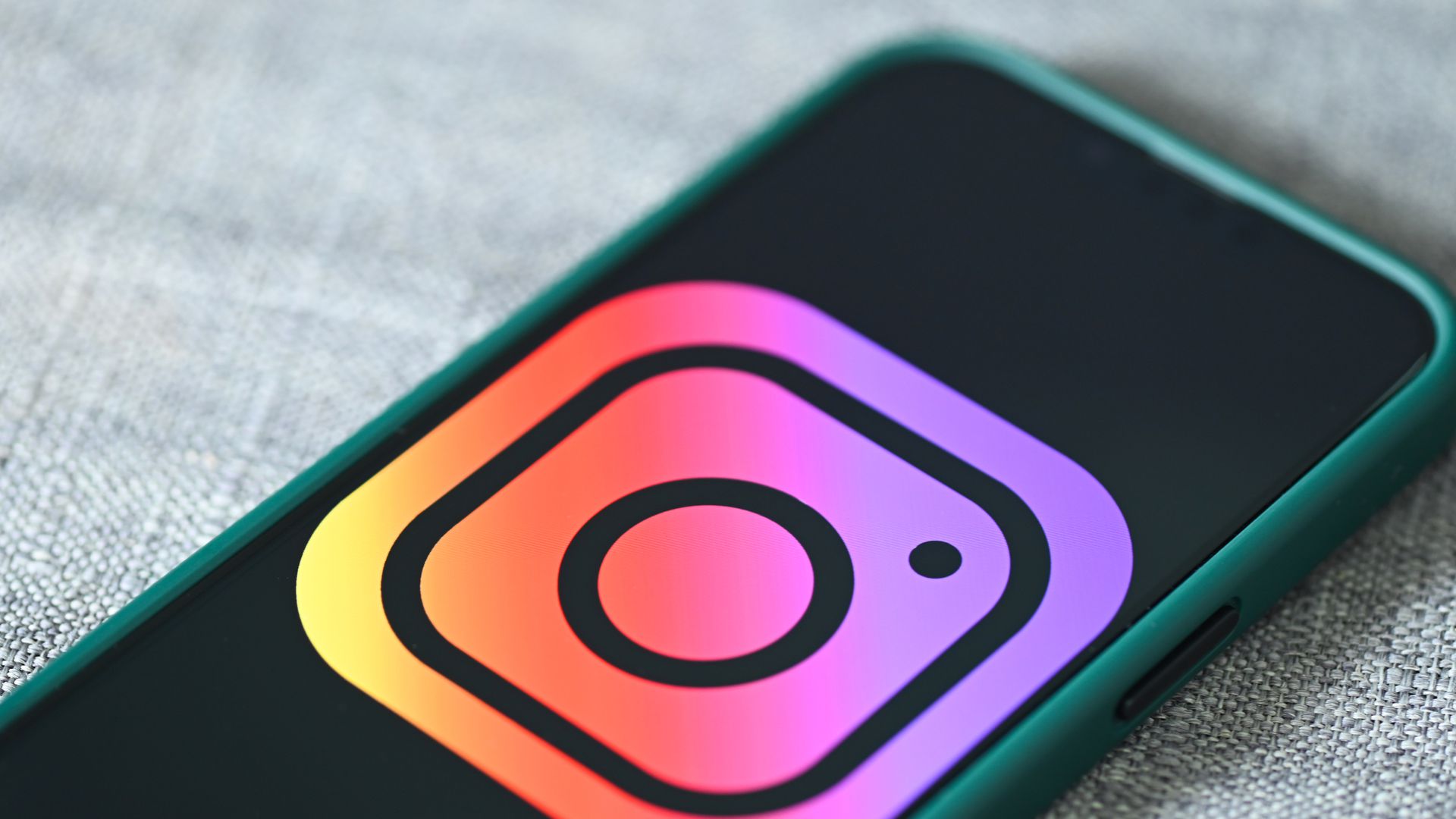 Instagram agora permite usar GIFs nos comentários de fotos e