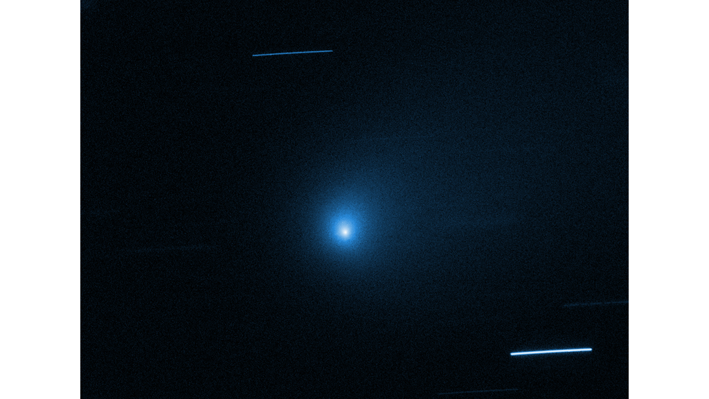 A descoberta do cometa Borisov, na imagem acima, e do Oumuamua, aumentaram a importância de entender as dinâmicas dos objetos interestelares (Imagem: Reprodução/NASA/ESA/K. Meech/D. Jewitt)