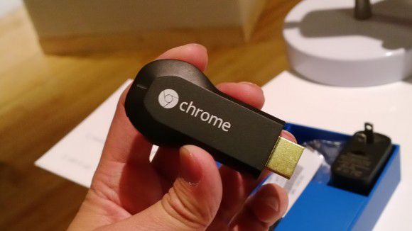 O primeiro Chromecast, lançado em 2013: a Google não confirma (nem nega), mas fortes indícios apontam que o aparelho deixará de ter suporte majoritário da empresa